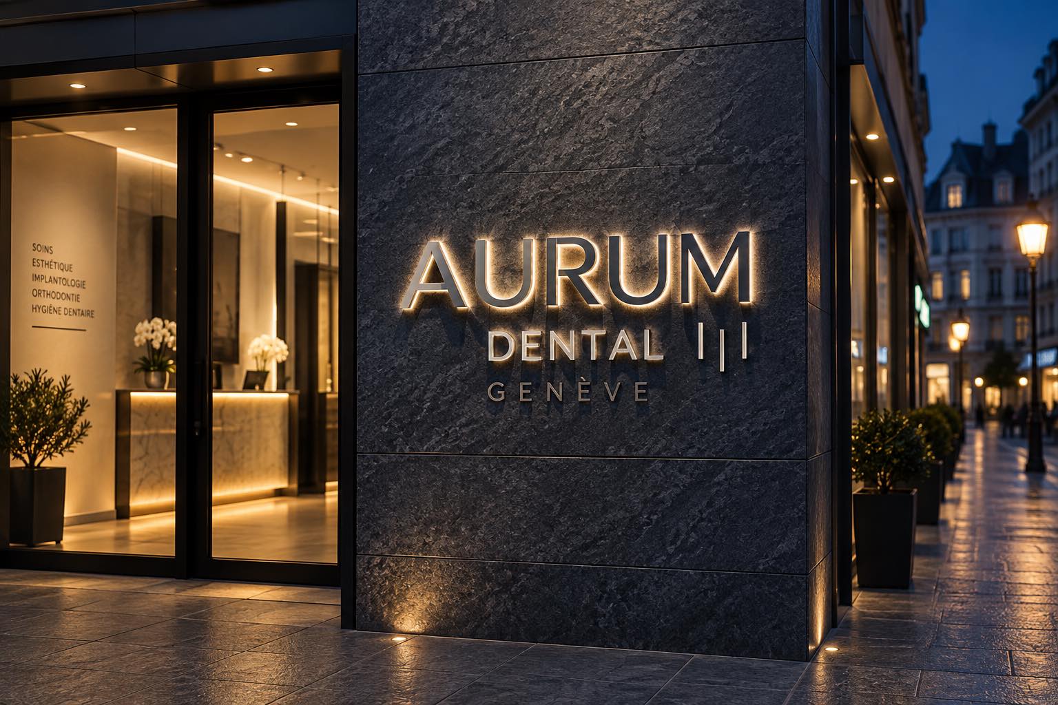Lettres et logo en relief fixés sur une façade commerciale